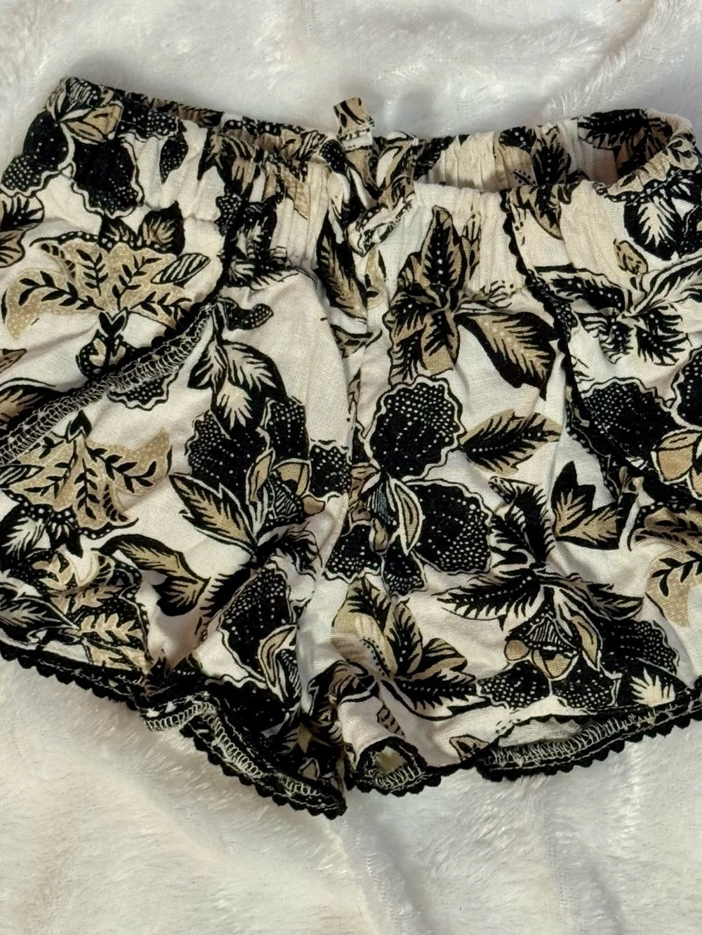 Girl’s Floral Satin Sleep Shorts in Black & Cream